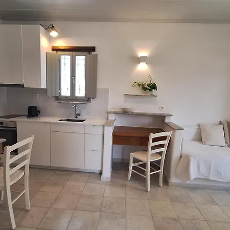 Paros Apartments * باروس