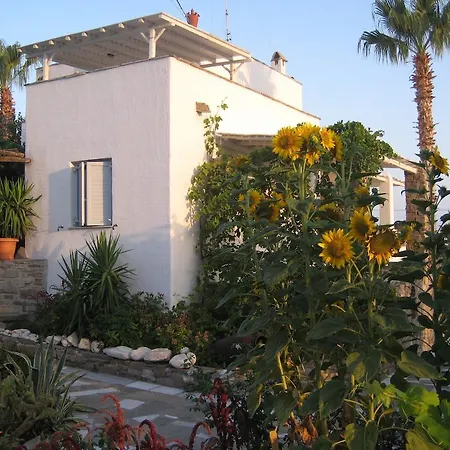 帕罗斯公寓酒店 * Páros