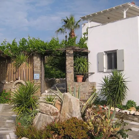 帕罗斯公寓酒店